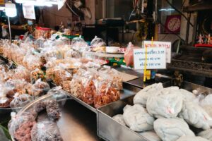 タイの市場に並ぶスナック